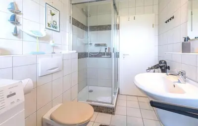 Ein Badezimmer in der Unterkunft Darßer Weg 36a Whg 10 