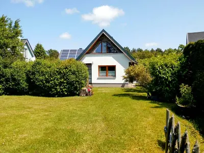 Ein Garten an der Unterkunft Ferienhaus am Saaler Bodden