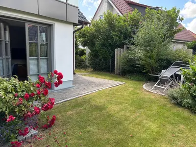 Ein Garten an der Unterkunft Darssliebe
