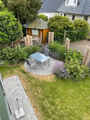 Ein Garten an der Unterkunft Darssliebe