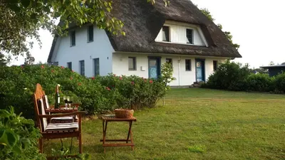 Ein Garten an der Unterkunft Haus an der Eiche