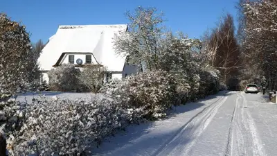 Haus an der Eiche im Winter