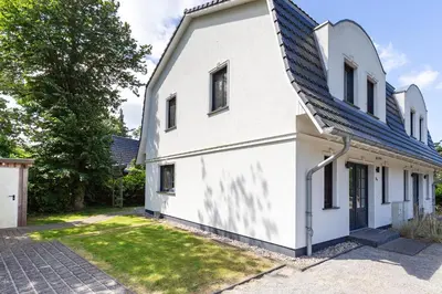 Das Gebäude in dem sich das Ferienhaus befindet