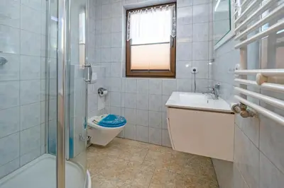 Ein Badezimmer in der Unterkunft Haus Ahrens Wohnung 4