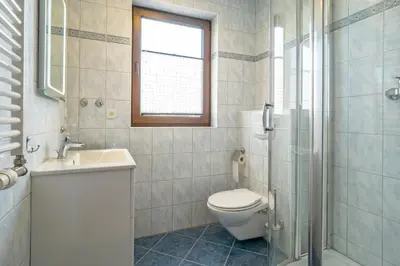 Ein Badezimmer in der Unterkunft Haus Ahrens Wohnung 5