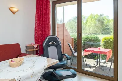 Ein Sitzbereich in der Unterkunft Haus Ahrens Wohnung 3