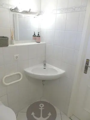 Ein Badezimmer in der Unterkunft Achtern Diek Haus 1a