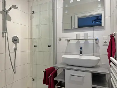 Ein Badezimmer in der Unterkunft Birkenstraße 11a Wohnung 2 - Lütte Uttied