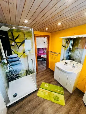 Ein Badezimmer in der Unterkunft Sonnenblume - Sonne 1 links