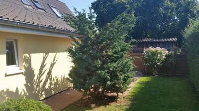 Ein Garten an der Unterkunft Sonnenblume - Sonne 1 links