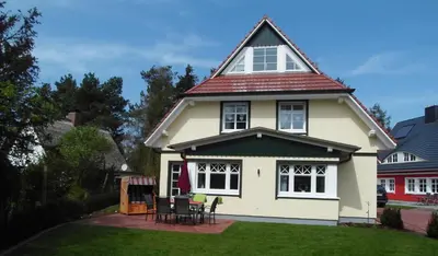 Das Gebäude in dem sich das Ferienhaus befindet