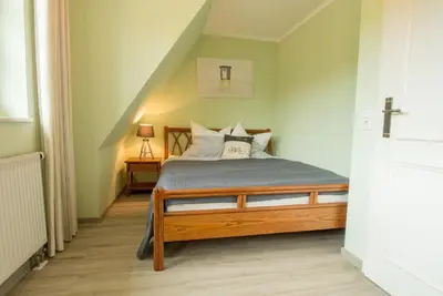 Ein Bett oder Betten in einem Zimmer der Unterkunft Achtern Diek Haus 2a