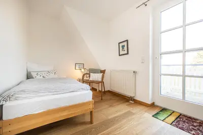 Ein Bett oder Betten in einem Zimmer der Unterkunft Achtern Diek Haus 2b