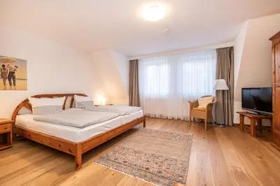 Ein Bett oder Betten in einem Zimmer der Unterkunft Achtern Diek Haus 2b