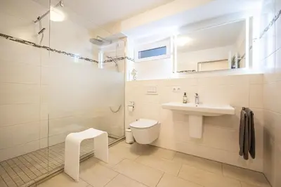 Ein Badezimmer in der Unterkunft Achtern Diek Haus 2b