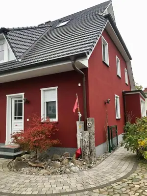 Das Gebäude in dem sich das Ferienhaus befindet