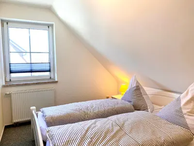Ein Bett oder Betten in einem Zimmer der Unterkunft Hägerende 66a Haus Ankerplatz Wohnung Peildeck