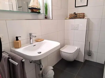 Ein Badezimmer in der Unterkunft Achtern Diek Haus 7 Wohnung 3