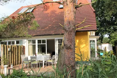 Ein Garten an der Unterkunft Rosenberg 24 Haus Deichrose