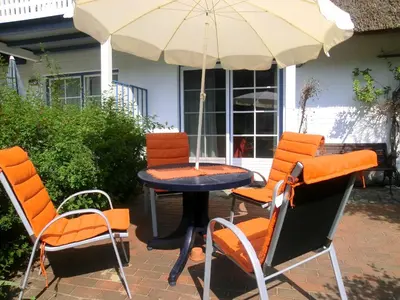 Ein Patio oder anderer Außenbereich in der Unterkunft Achtern Diek Haus 11 Wohnung 1