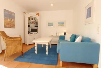 Ein Sitzbereich in der Unterkunft Achtern Diek Haus 12b Wohnung 2