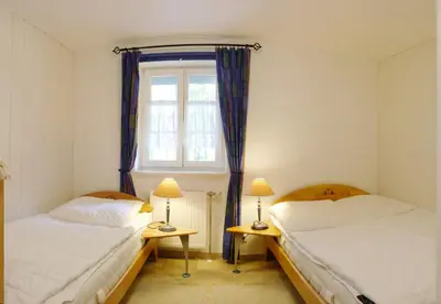 Ein Bett oder Betten in einem Zimmer der Unterkunft Achtern Diek Haus 12c Wohnung 4