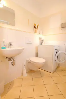 Ein Badezimmer in der Unterkunft Neue Reihe 19a Haus Bodden & Meer