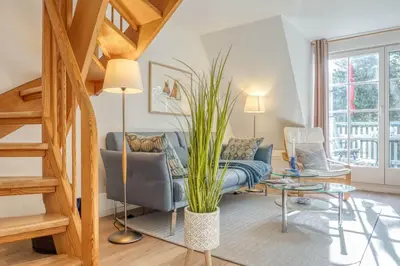 Ein Sitzbereich in der Unterkunft Achtern Diek Haus 13b Wohnung 6