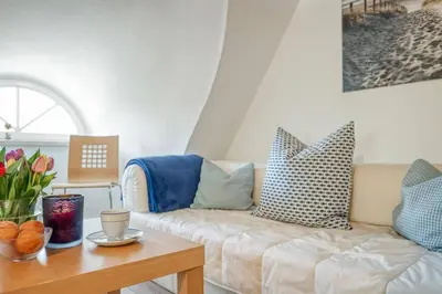 Ein Sitzbereich in der Unterkunft Achtern Diek Haus 13b Wohnung 6