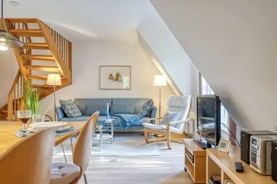 Ein Sitzbereich in der Unterkunft Achtern Diek Haus 13b Wohnung 6