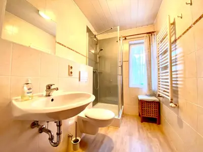 Ein Badezimmer in der Unterkunft Hägerende 66 Haus Windrose Wohnung Westwind