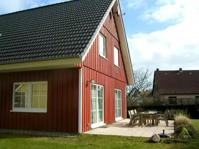 Das Gebäude in dem sich das Ferienhaus befindet