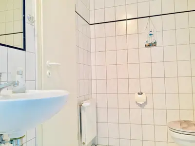Ein Badezimmer in der Unterkunft Kavelweg 12 Wohnung Arkona