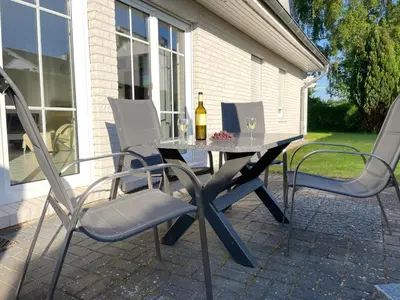 Ein Patio oder anderer Außenbereich in der Unterkunft Kavelweg 12 Wohnung Arkona