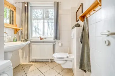 Ein Badezimmer in der Unterkunft Alte Reihe 9 Haus Am Wind 6