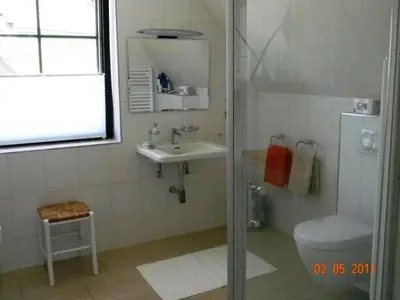Ein Badezimmer in der Unterkunft Ferienwohnung Malvenhaus