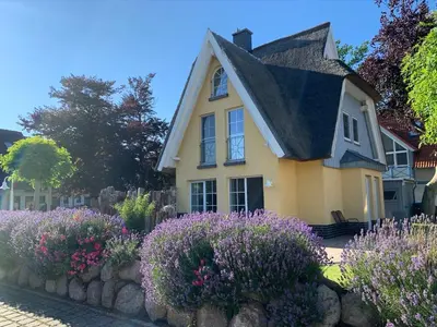 Ein Garten an der Unterkunft Mine-Heimat-Weg 18 Haus Dünenfee