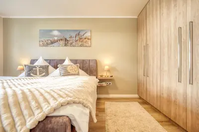 Ein Bett oder Betten in einem Zimmer der Unterkunft Boddenblick Wohnung 12a