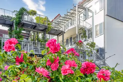 Ein Garten an der Unterkunft Boddenblick Wohnung 12a