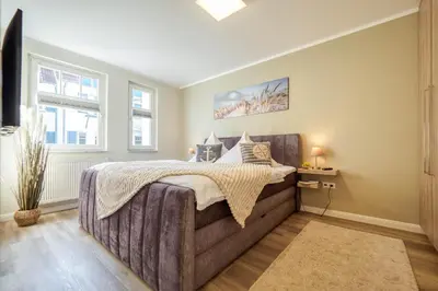 Ein Bett oder Betten in einem Zimmer der Unterkunft Boddenblick Wohnung 12a