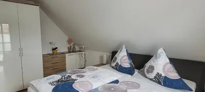 Ein Bett oder Betten in einem Zimmer der Unterkunft Neue Reihe 1 Wohnung 3 