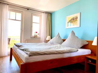 Ein Bett oder Betten in einem Zimmer der Unterkunft Boddenblick Wohnung 16
