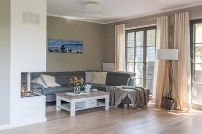 Ein Sitzbereich in der Unterkunft Zur Heiderose Haus 8 Villa Pebble