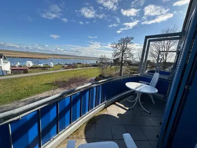 Ein Balkon oder eine Terrasse in der Unterkunft Boddenblick Wohnung 28
