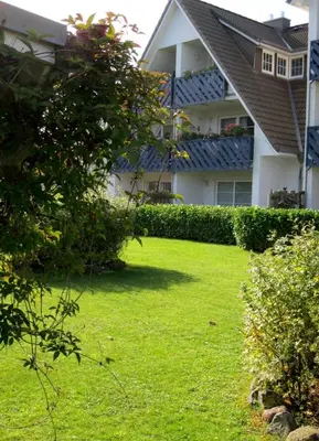 Ein Garten an der Unterkunft Birkenstraße 15b Wohnung 11