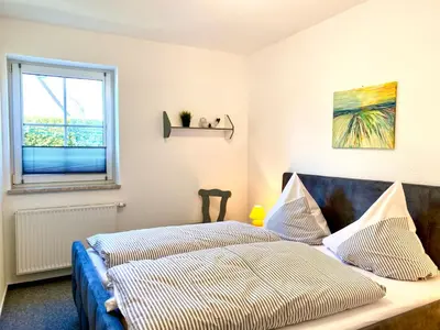 Ein Bett oder Betten in einem Zimmer der Unterkunft Hägerende 66a Haus Ankerplatz Wohnung Bootsdeck
