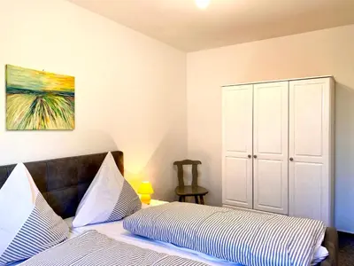 Ein Bett oder Betten in einem Zimmer der Unterkunft Hägerende 66a Haus Ankerplatz Wohnung Bootsdeck