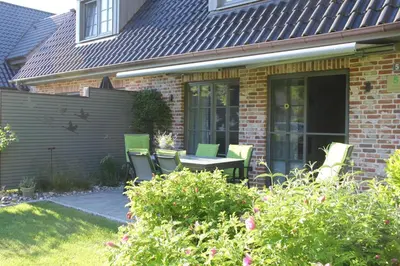 Ein Garten an der Unterkunft Zur Heiderose Haus 5 Sorgenfrei