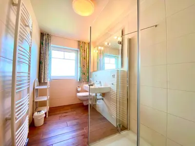 Ein Badezimmer in der Unterkunft Boddenkieker Wohnung 20