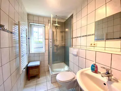 Ein Badezimmer in der Unterkunft Hägerende 66a Haus Ankerplatz Wohnung Brückendeck